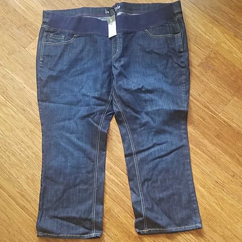Babystyle maternity capri jeans NWT 33 16